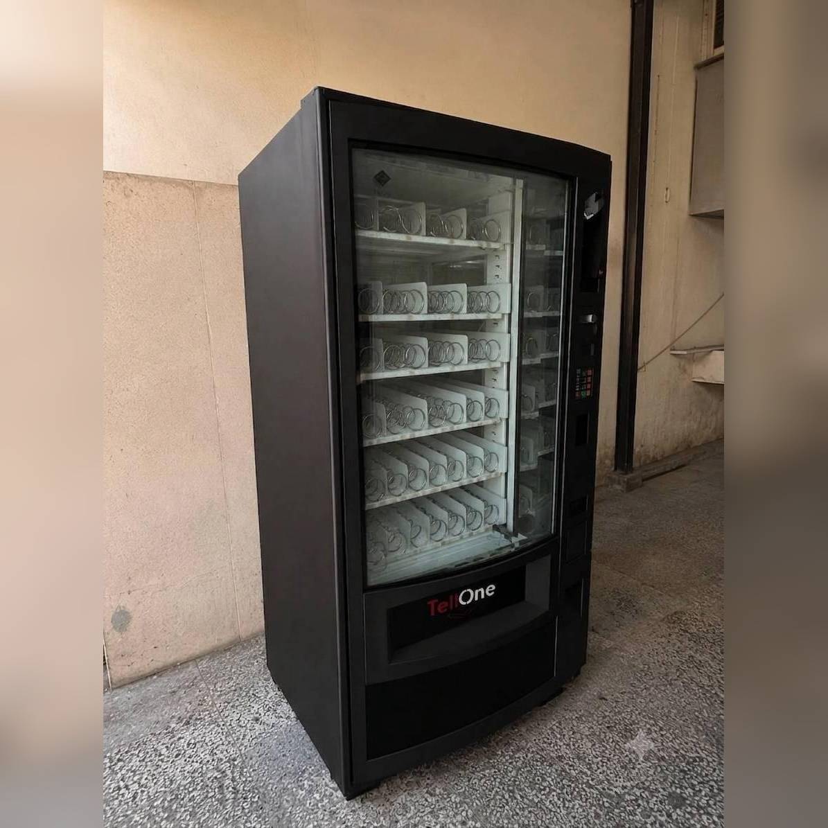 دستگاه فروش اتوماتیک وندینگ سیگار و تنباکو 1 دستگاه فروش اتوماتیک وندینگ سیگار و تنباکو